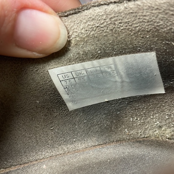 Womens TOMS tan suede booties. Size 7.5 - Picture 3 of 7